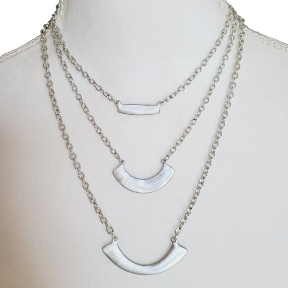 Banana Republic XOXO Triple Layer Collar Necklace Silver Tone Versatile New - Picture 1 of 6